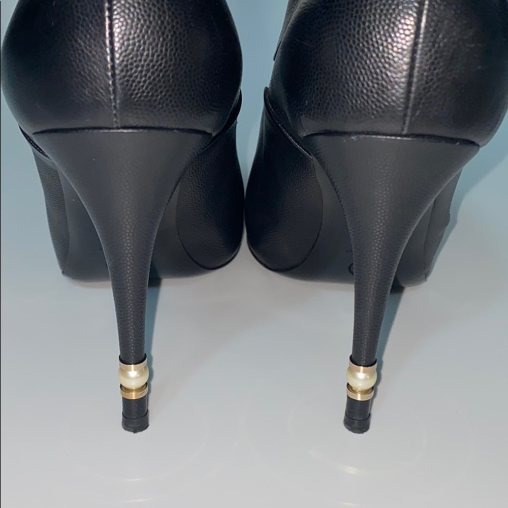 CHANEL lace up calfskin boots - Picture 4 of 14